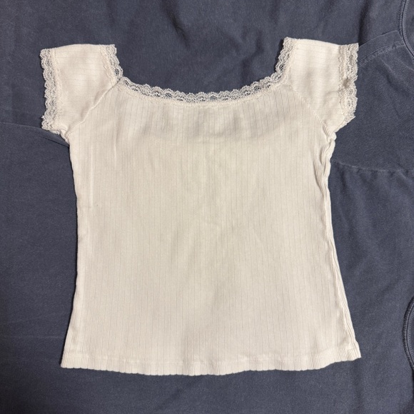 brandy melville lace off the shoulder top - Picture 3 of 3
